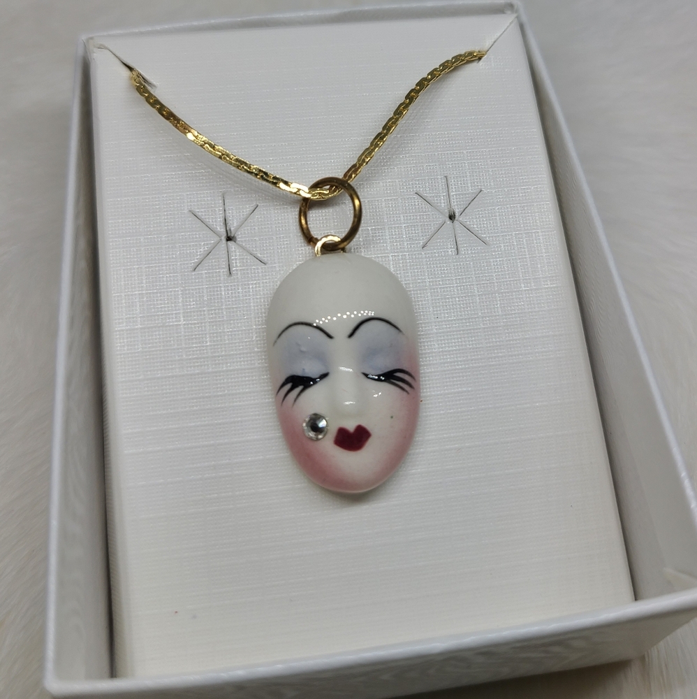 Vintage Fancy Faces New Orleans Hand Painted Porcelain Mask Pendant Necklace - Picture 5 of 6